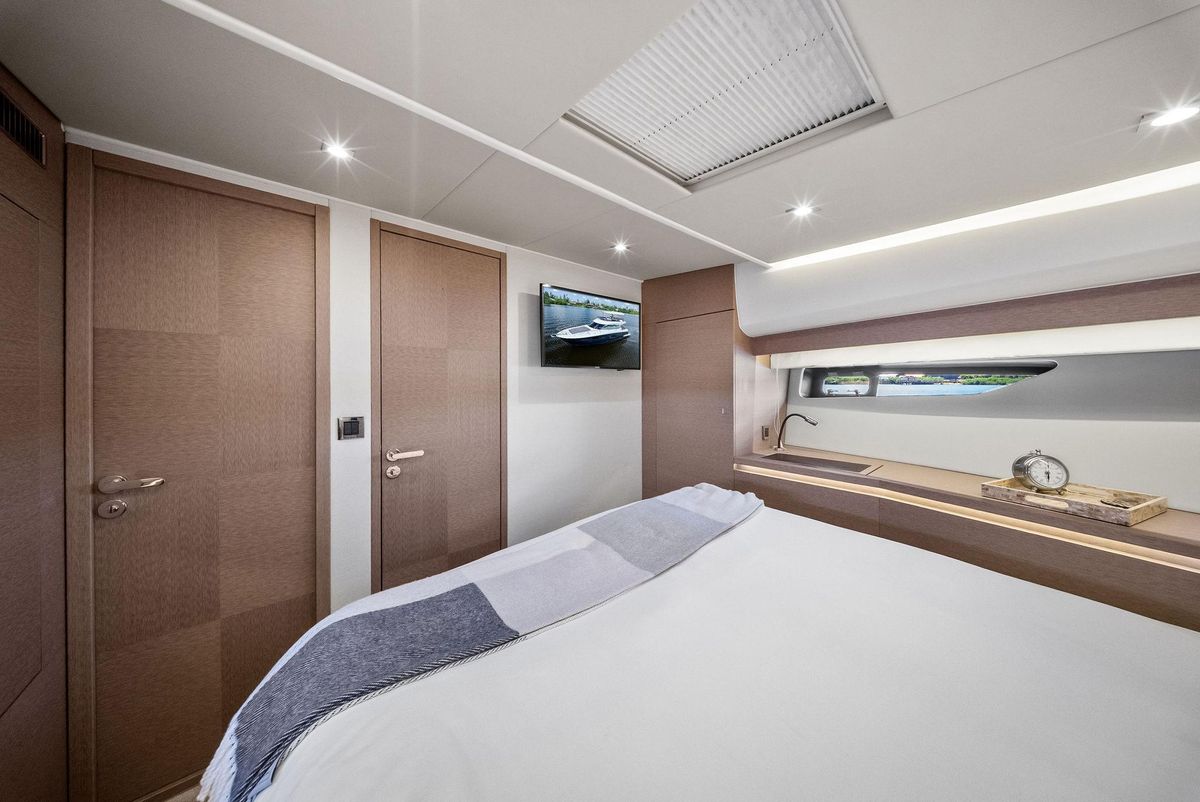 2017 Prestige 59 