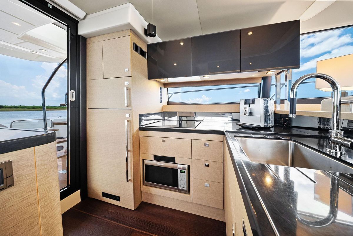 2017 Prestige 59 