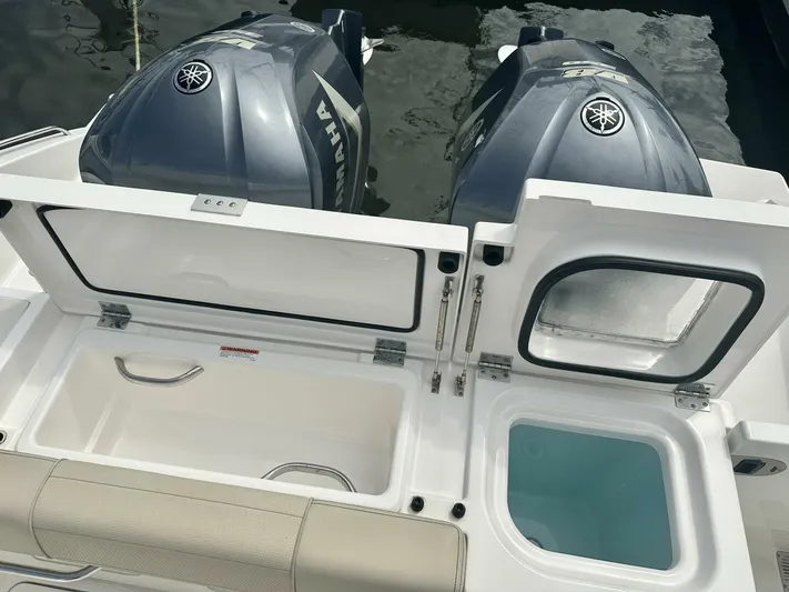 Dunn Working Yacht Photos Pics 2018 Pursuit Os 355 - Image 8