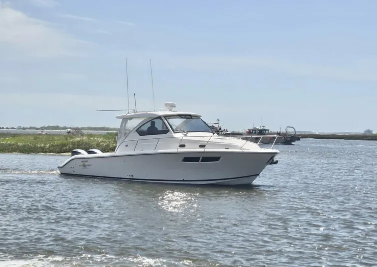 Dunn Working Yacht Photos Pics 2018 Pursuit Os 355 - Image 3
