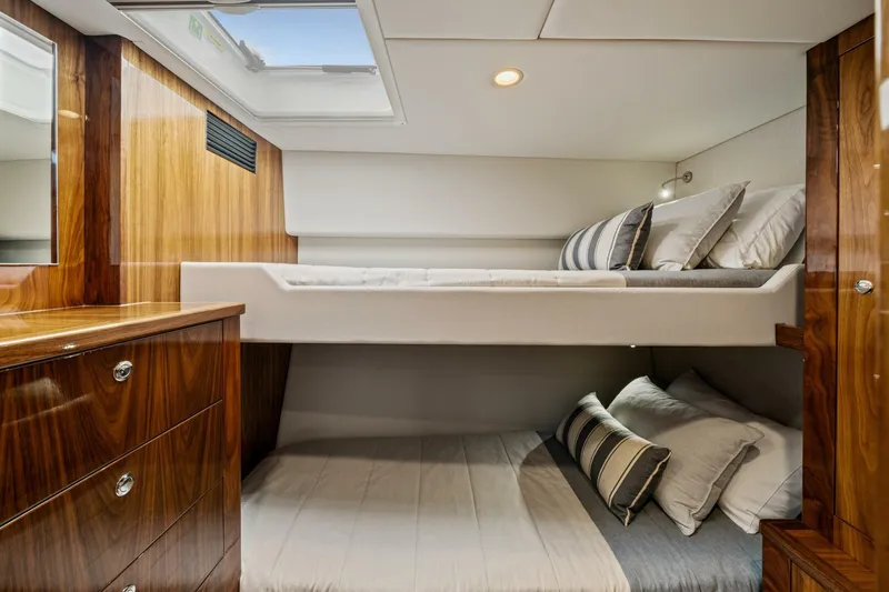 Sapphire Yacht Photos Pics 2022 Riviera 575 Suv - Image 63