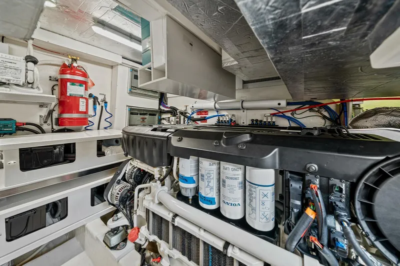 Sapphire Yacht Photos Pics 2022 Riviera 575 Suv - Image 66