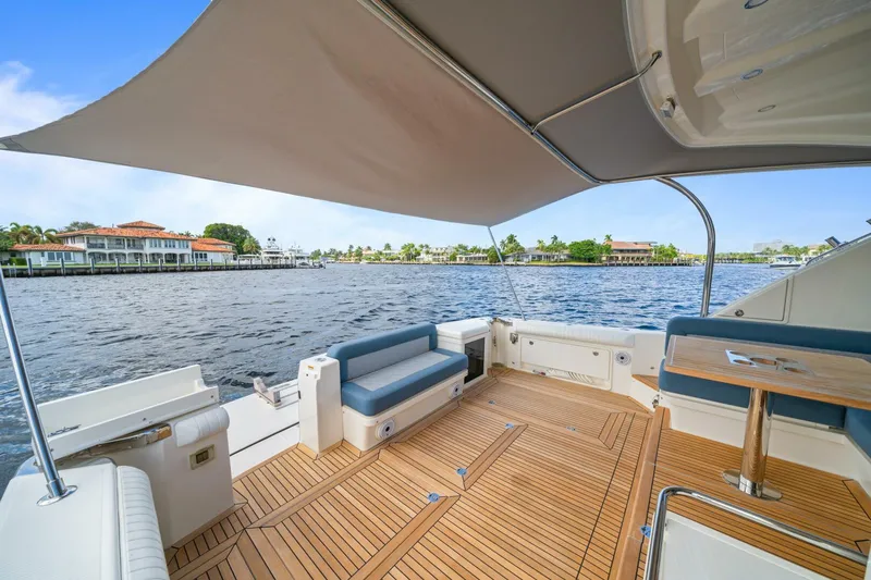 Sapphire Yacht Photos Pics 2022 Riviera 575 Suv - Image 25