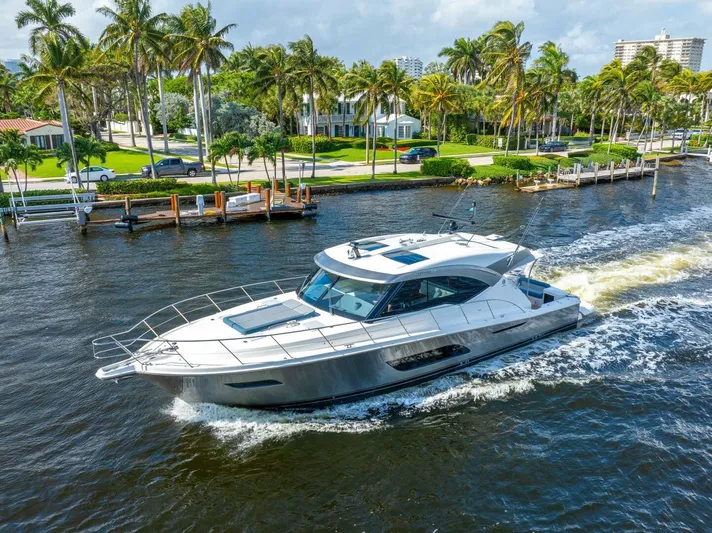 Sapphire Yacht Photos Pics 2022 Riviera 575 Suv - Image 14