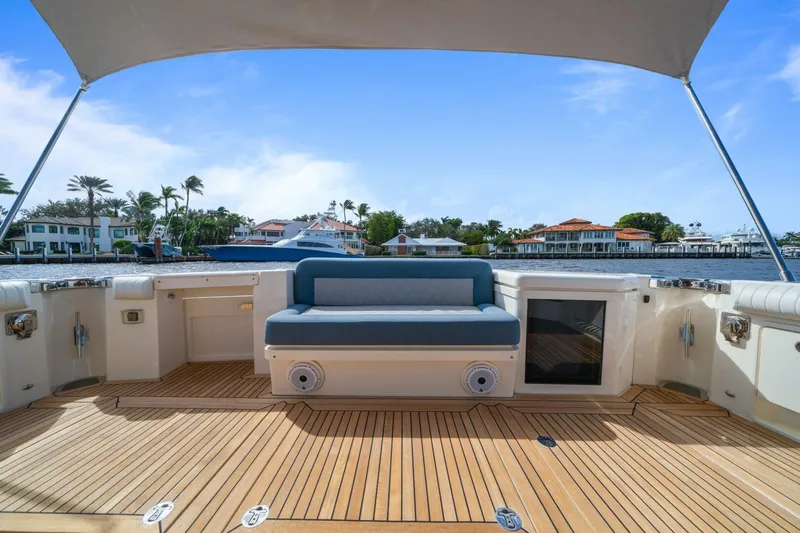Sapphire Yacht Photos Pics 2022 Riviera 575 Suv - Image 27