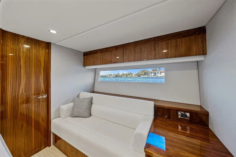 Sapphire Yacht Photos Pics 2022 Riviera 575 Suv - Image 51