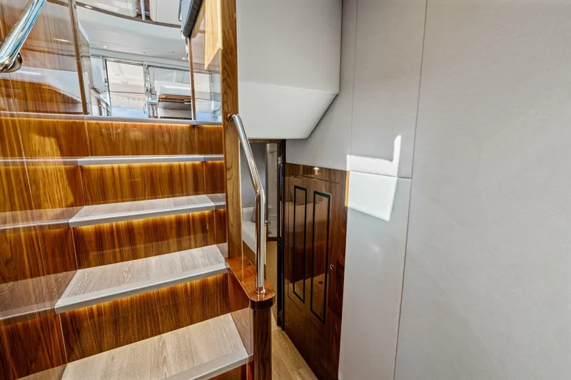 Sapphire Yacht Photos Pics 2022 Riviera 575 Suv - Image 48