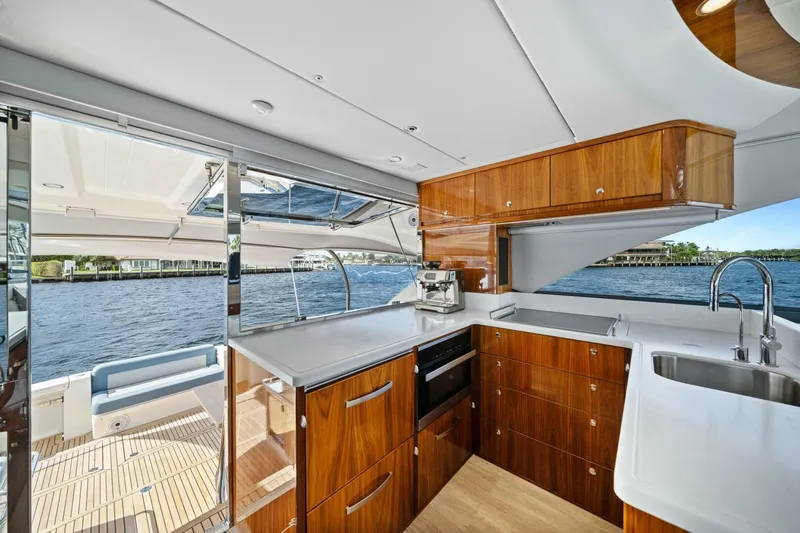 Sapphire Yacht Photos Pics 2022 Riviera 575 Suv - Image 32