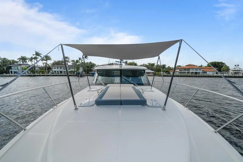 Sapphire Yacht Photos Pics 2022 Riviera 575 Suv - Image 16