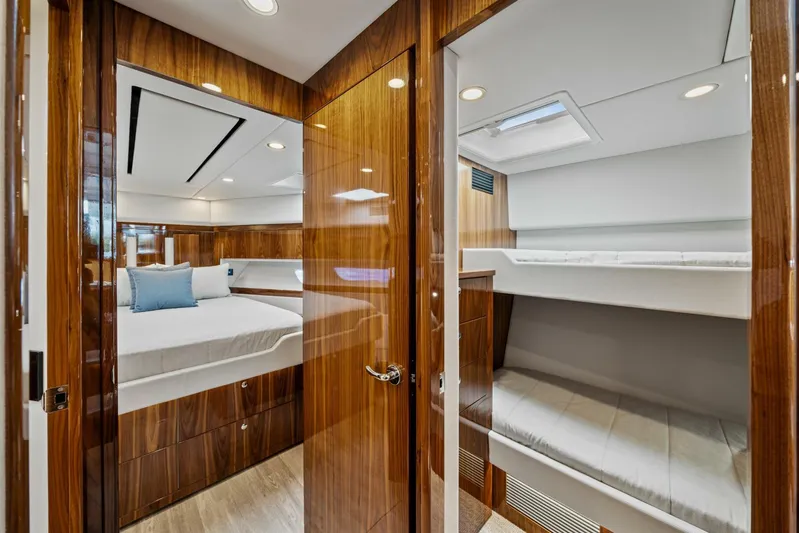 Sapphire Yacht Photos Pics 2022 Riviera 575 Suv - Image 62