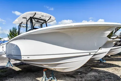 Sea Hunt Ultra 305 Coffin Box