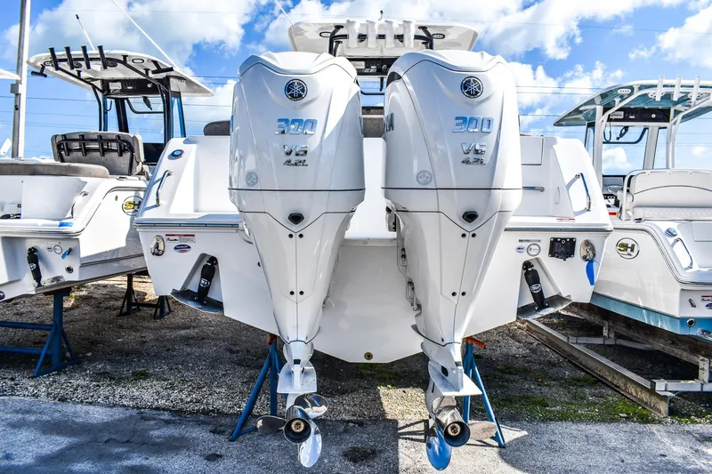  Yacht Photos Pics 2026 Sea Hunt Ultra 305 Coffin Box with dual Yamaha 300 engines, displayed outdoors.