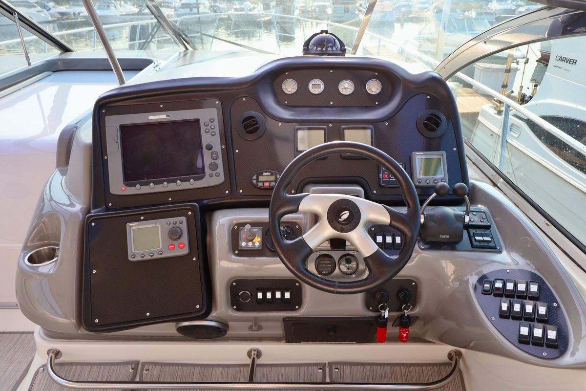2005 Cruisers Yachts 52 