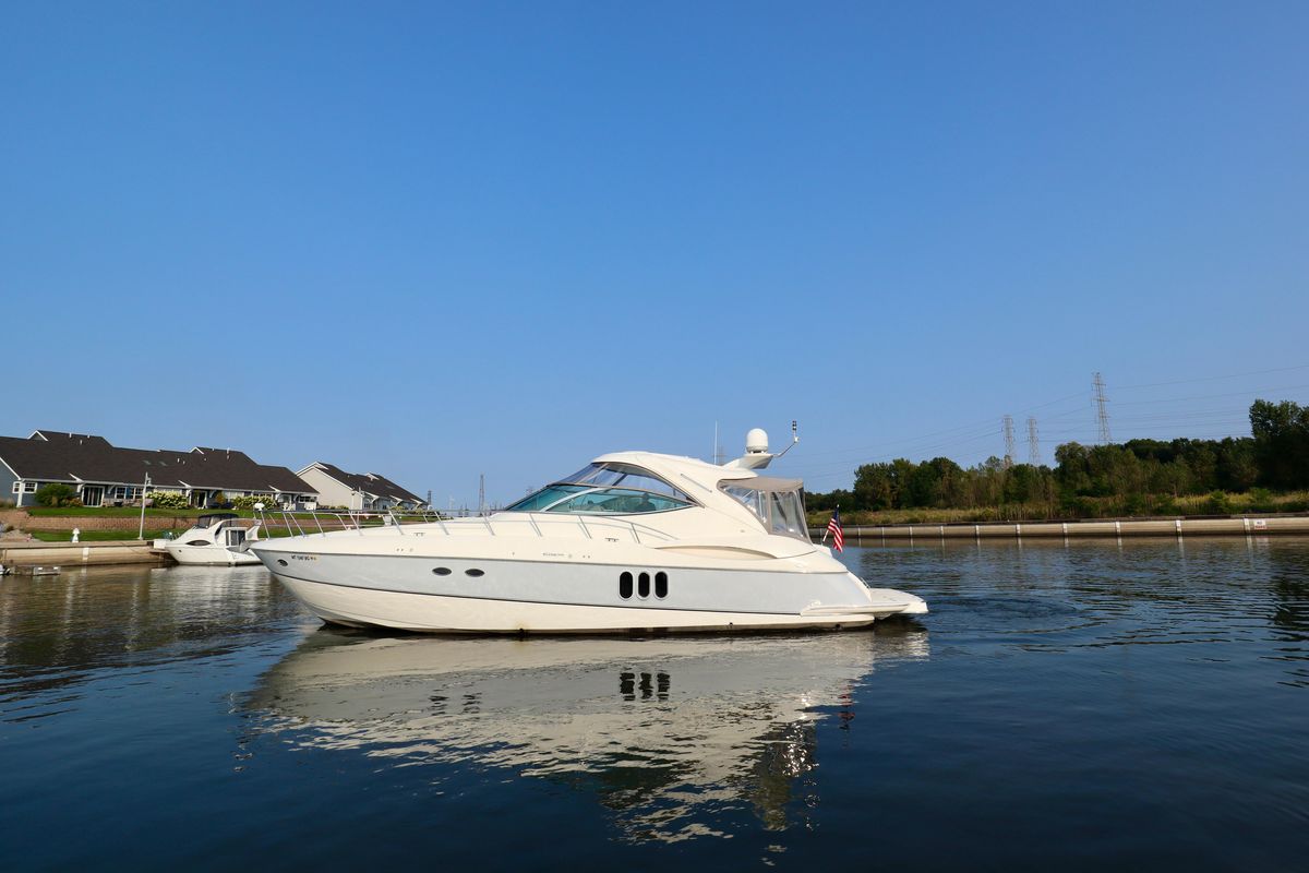 2005 Cruisers Yachts 52 