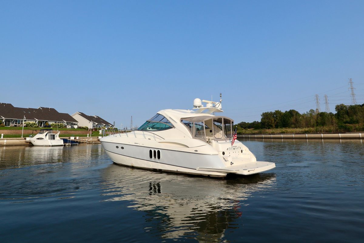 2005 Cruisers Yachts 52 