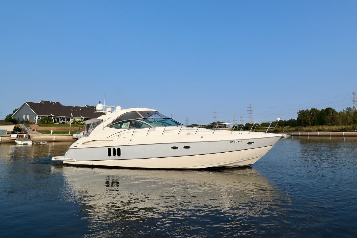 2005 Cruisers Yachts 52 