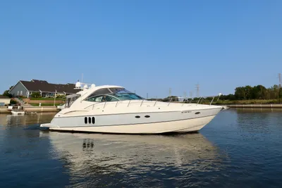 Cruisers Yachts 520 Express