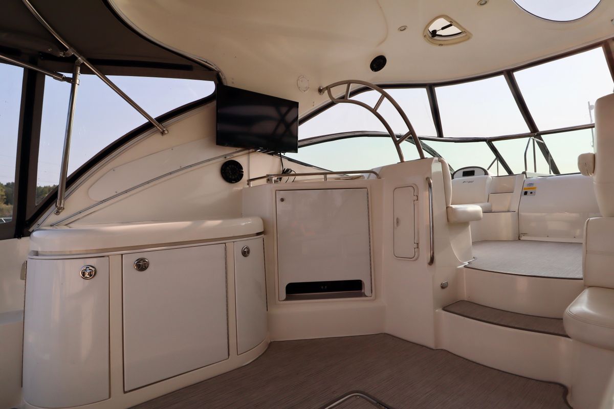 2005 Cruisers Yachts 52 