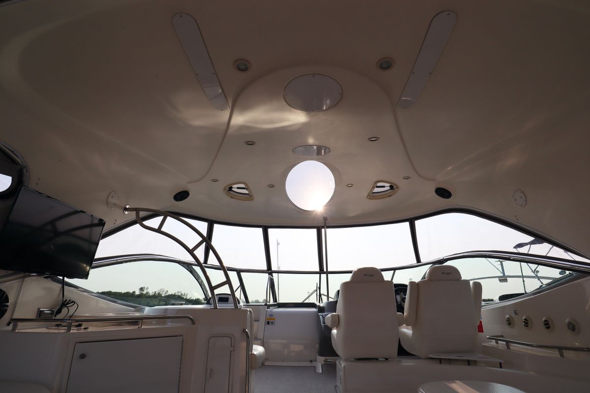 2005 Cruisers Yachts 52 