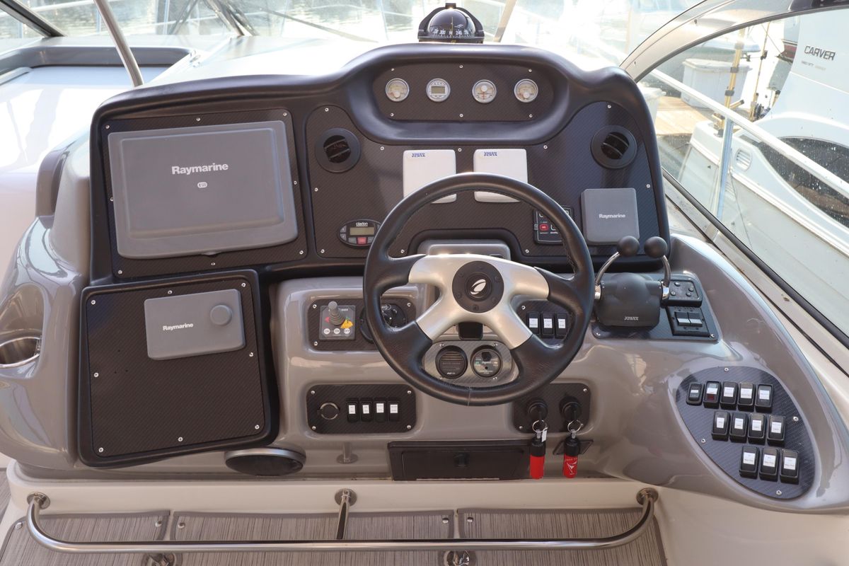 2005 Cruisers Yachts 52 