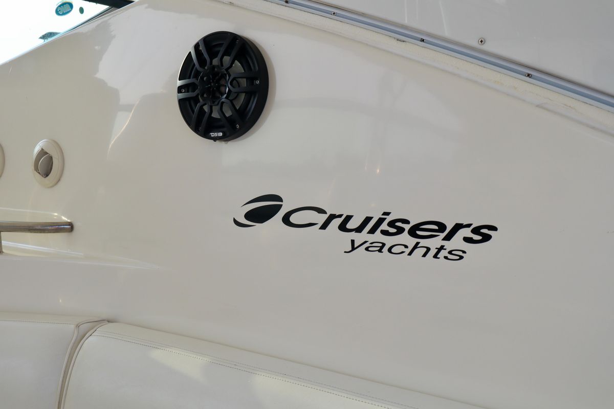 2005 Cruisers Yachts 52 
