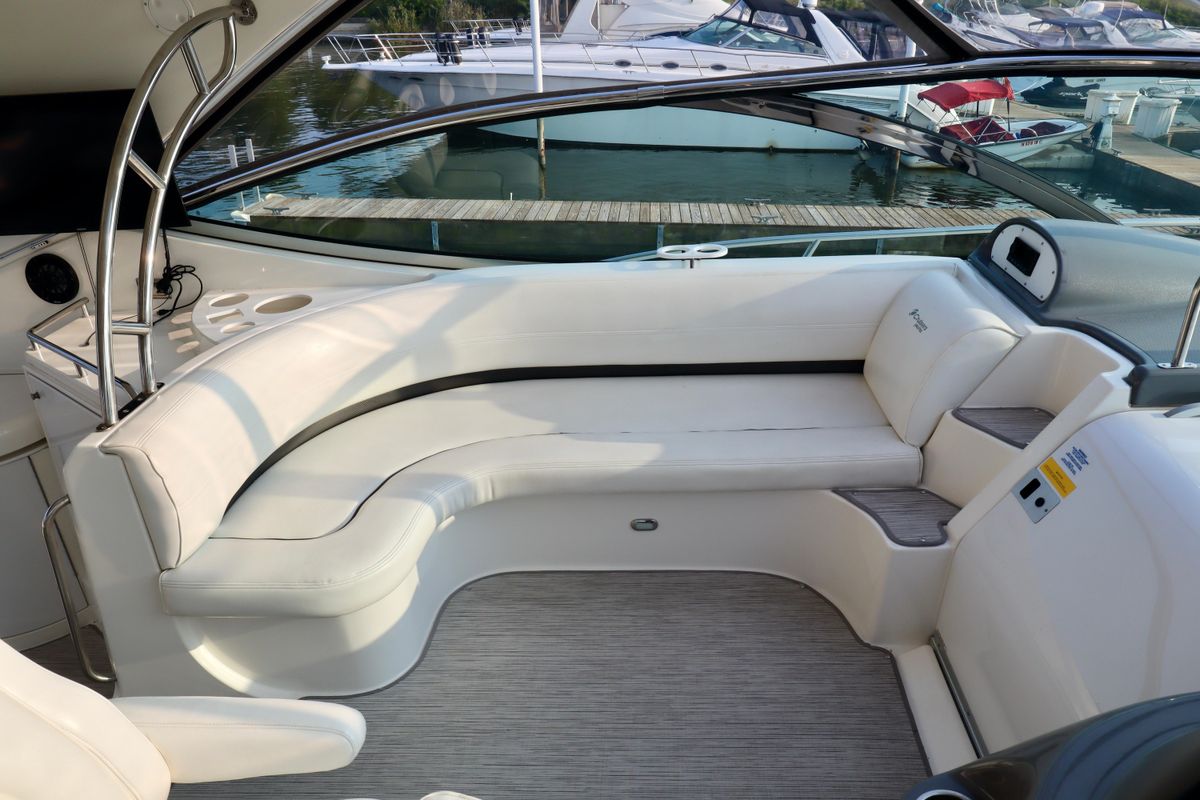 2005 Cruisers Yachts 52 