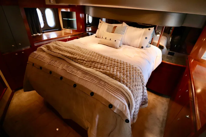 Overdraft Yacht Photos Pics 