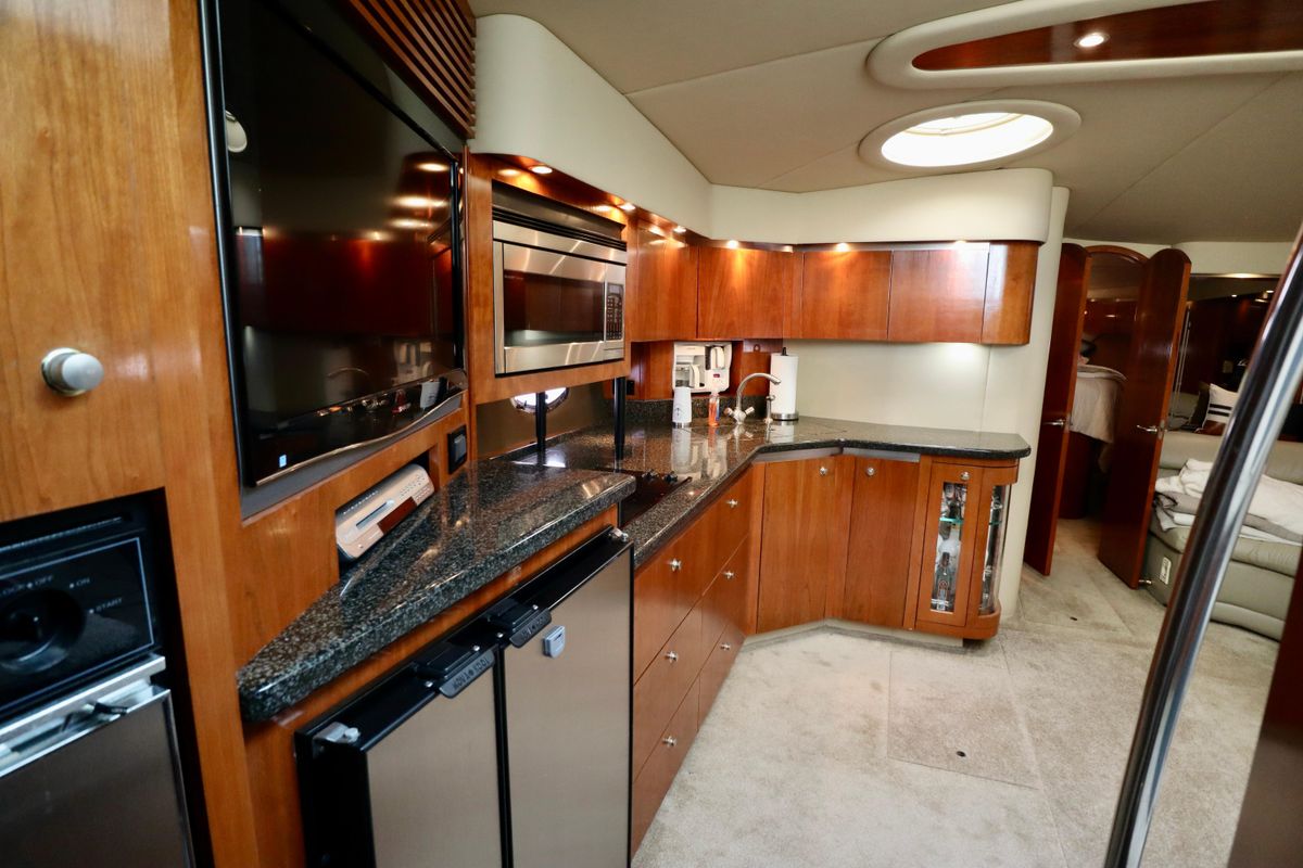 2005 Cruisers Yachts 52 
