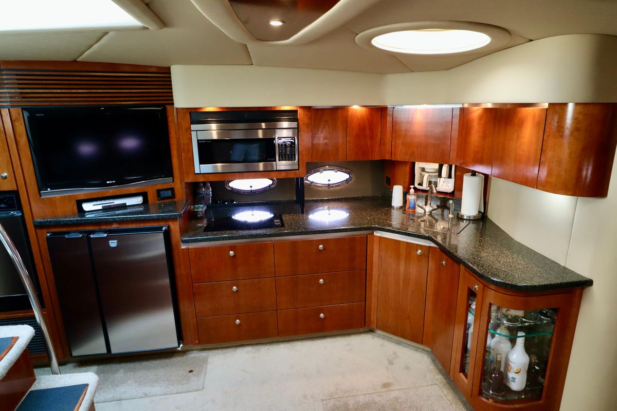 2005 Cruisers Yachts 52 