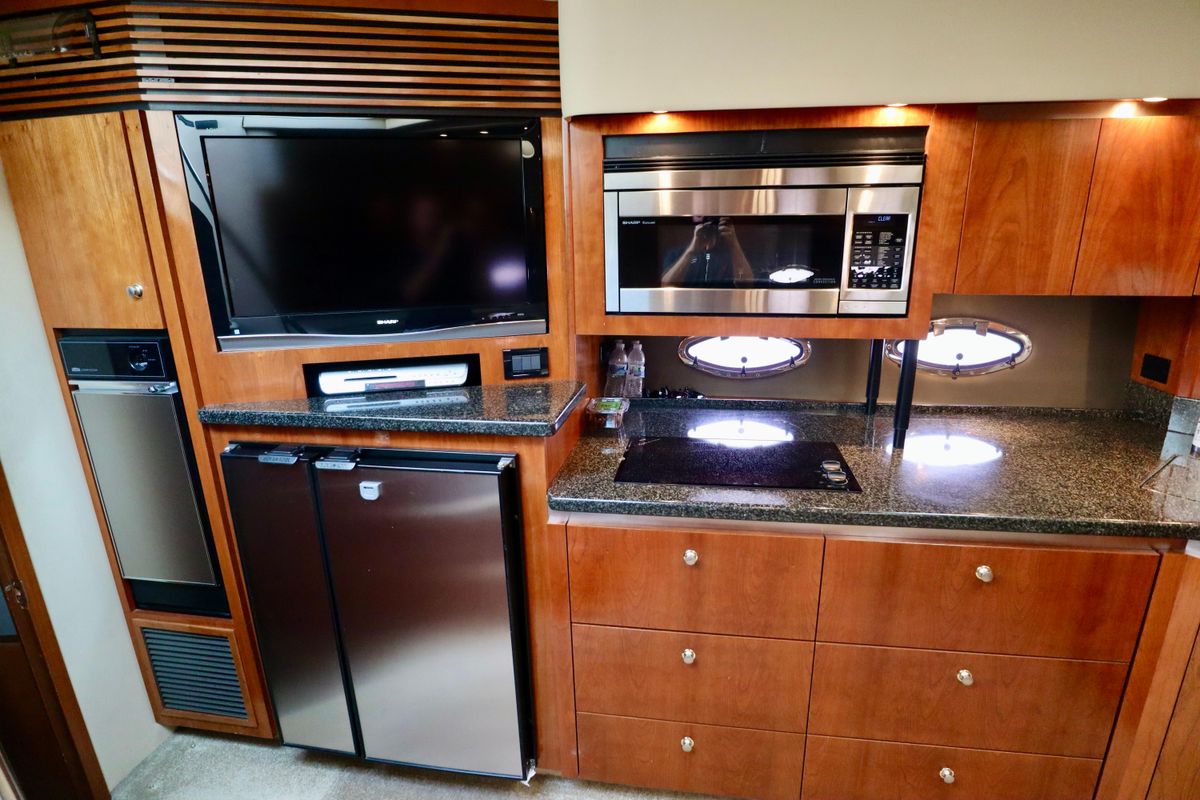 2005 Cruisers Yachts 52 