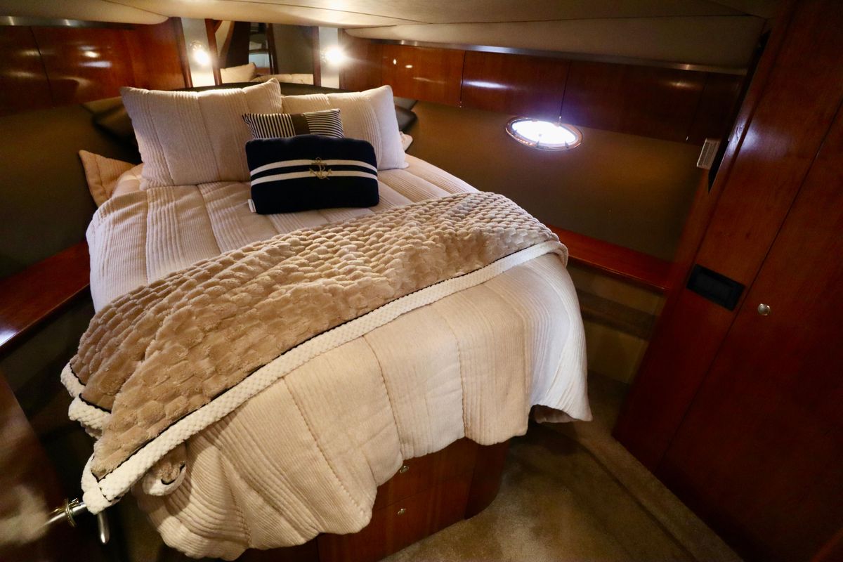 2005 Cruisers Yachts 52 