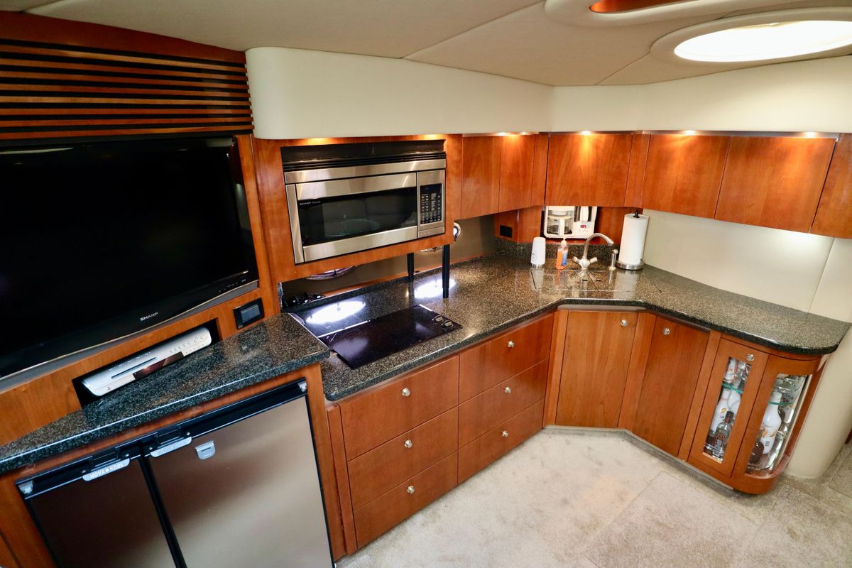 2005 Cruisers Yachts 52 