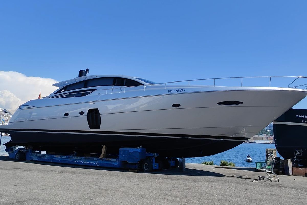 2010 Pershing 73 
