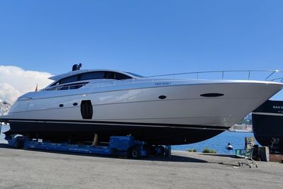 Yacht