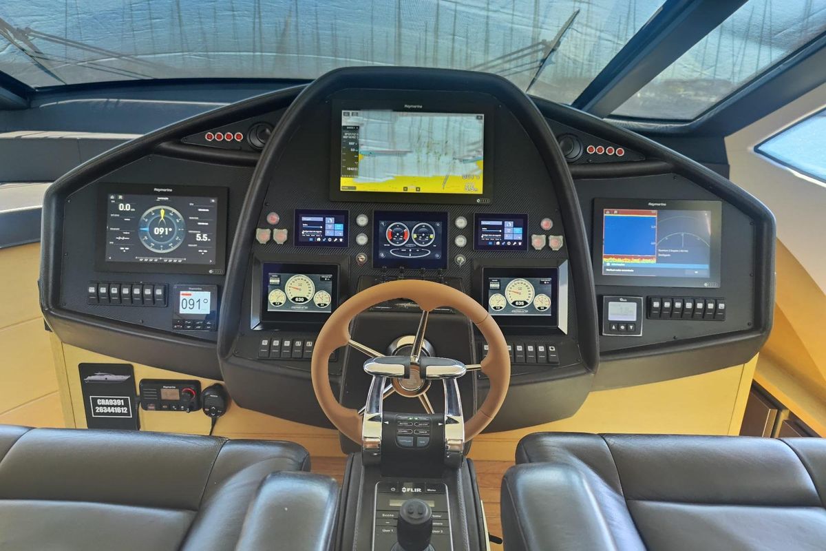 2010 Pershing 73 