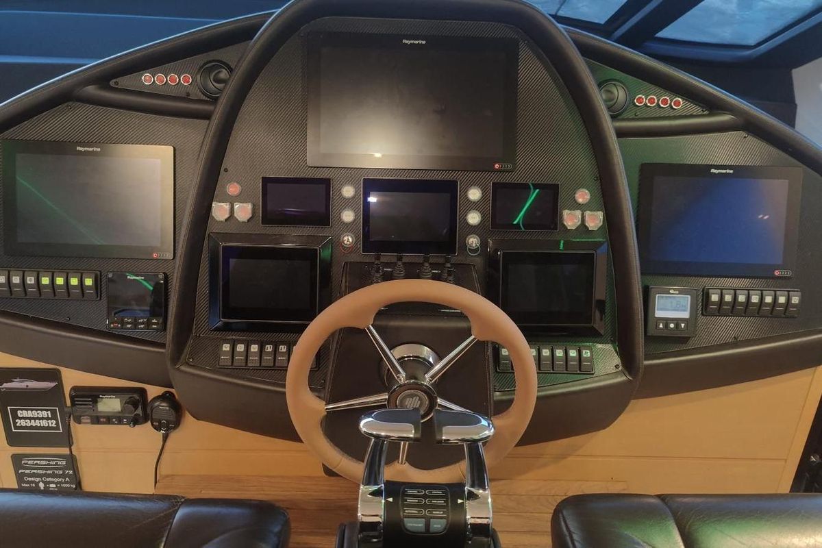 2010 Pershing 73 