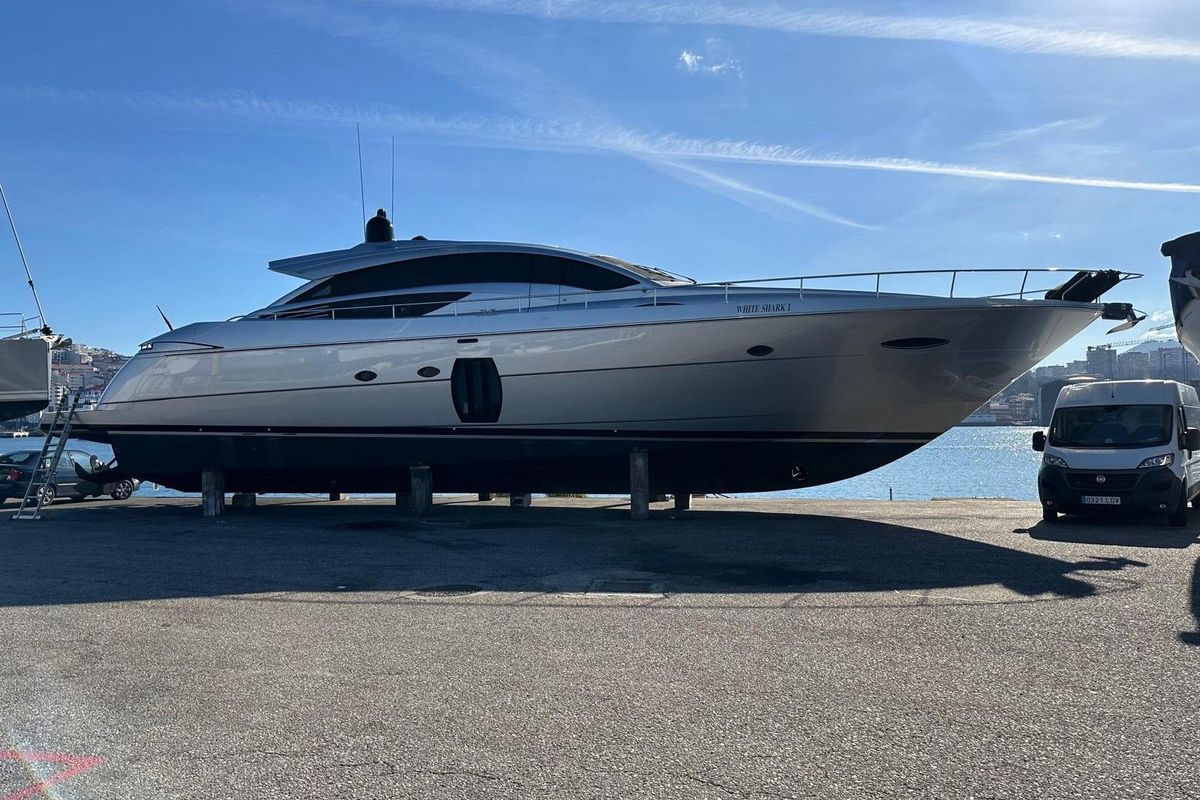 2010 Pershing 73 