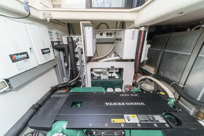 The Riviera Yacht Photos Pics 