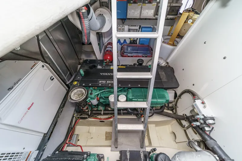 The Riviera Yacht Photos Pics 