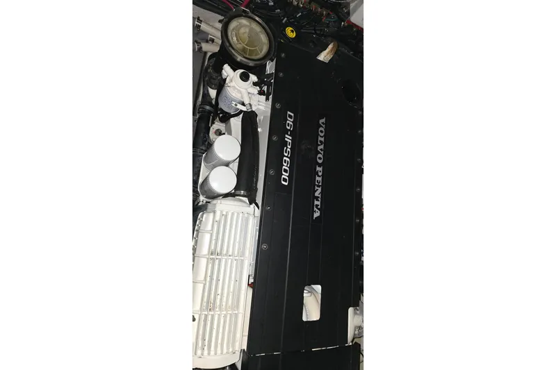 Your So Vein Yacht Photos Pics Volvo Penta D6-IPS600 engine in 2024 Regal 42 Fly yacht.