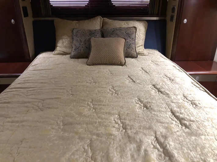 Cashed Out Yacht Photos Pics Luxurious bedroom interior of 2006 Sea Ray 58 Sedan Bridge yacht.