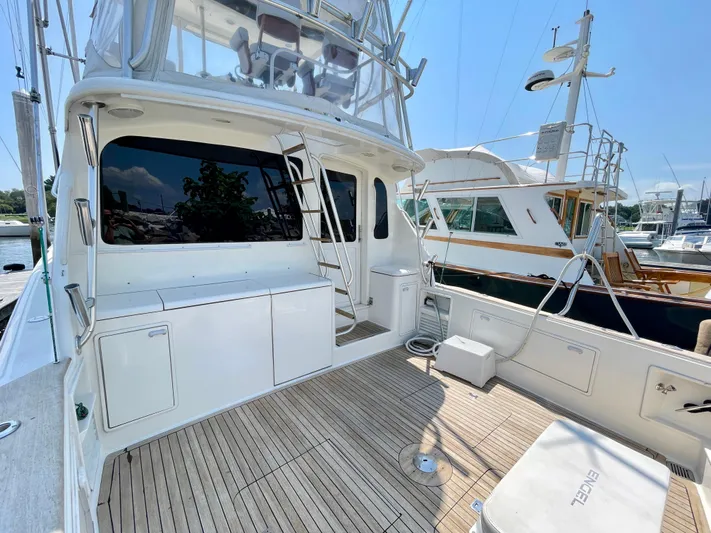  Yacht Photos Pics 2000 Ocean Yachts 43 Super Sport, spacious deck, marina view, clear sky.