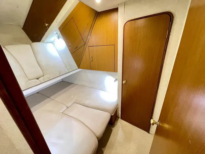  Yacht Photos Pics Interior cabin of 2000 Ocean Yachts 43 Super Sport with cozy seating and wooden accents.