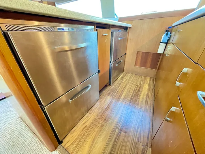  Yacht Photos Pics Modern kitchen in 2000 Ocean Yachts 43 Super Sport with stainless steel appliances.