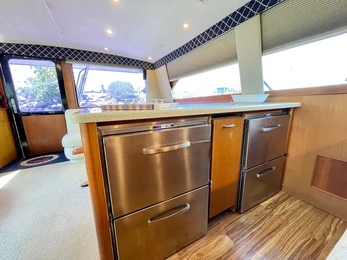  Yacht Photos Pics Interior of 2000 Ocean Yachts 43 Super Sport with modern kitchen appliances.