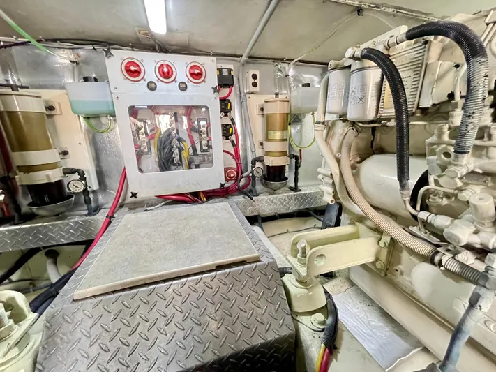  Yacht Photos Pics Engine room of 2000 Ocean Yachts 43 Super Sport, showcasing mechanical components and controls.