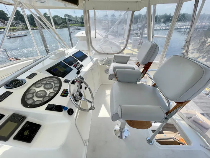  Yacht Photos Pics Interior helm of 2000 Ocean Yachts 43 Super Sport with modern controls and seating.