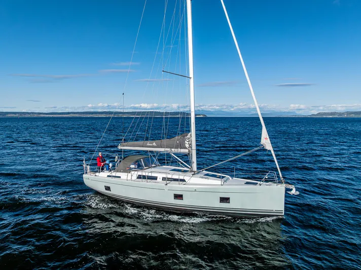 Dragon Fly Yacht Photos Pics 2019 Hanse 418 sailboat cruising on open sea under clear blue sky.
