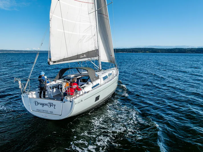 Dragon Fly Yacht Photos Pics Sailing yacht Hanse 418, 2019 model, cruising on open water under clear blue skies.