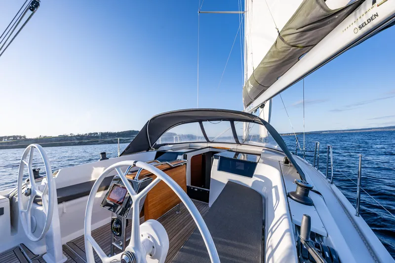 Dragon Fly Yacht Photos Pics Sailing yacht Hanse 418, 2019 model, with dual steering wheels on open water.